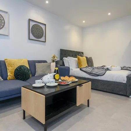 Holiday home Pass The Keys Eden Gardens - Couples' With Parking *