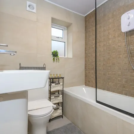 Holiday home Pass The Keys Eden Gardens - Couples' With Parking *