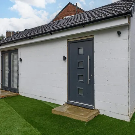 Pass The Keys Eden Gardens - Couples' With Parking Holiday home Leeds (West Yorkshire)