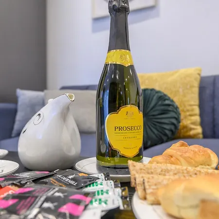 Pass The Keys Eden Gardens - Couples' With Parking Holiday home Leeds (West Yorkshire)